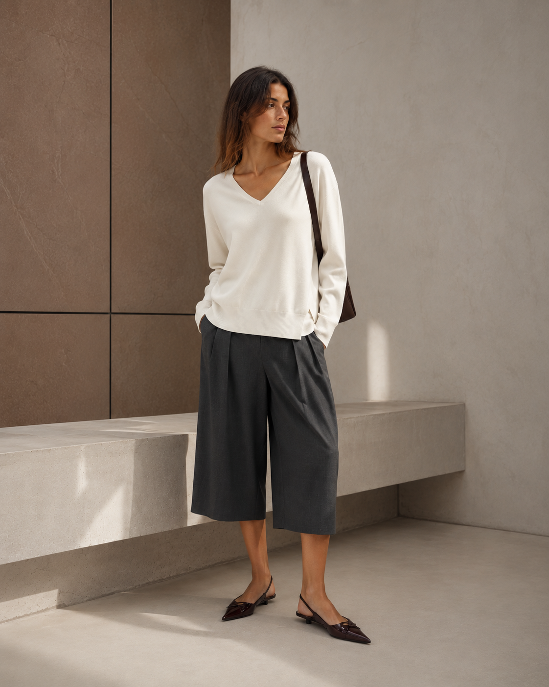 Γυναικείο πουλόβερ Vero Moda V-neck εκρού, editorial εμφάνιση
