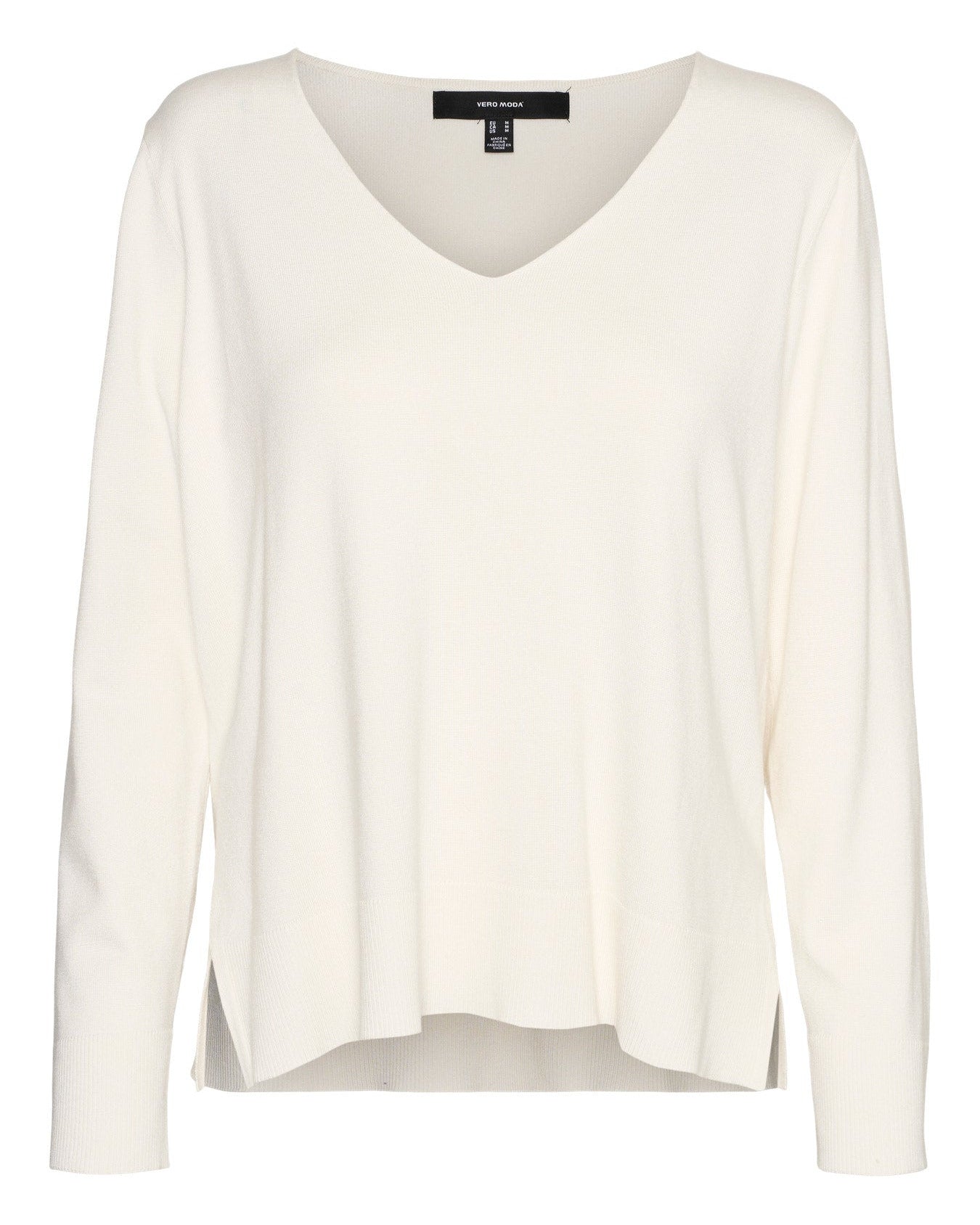 Γυναικείο πλεκτό Vero Moda σε εκρού, με V-neck, χαλαρή γραμμή και άνοιγμα στο πλάι. Ένα basic must-have για τη γκαρνταρόμπα σου.