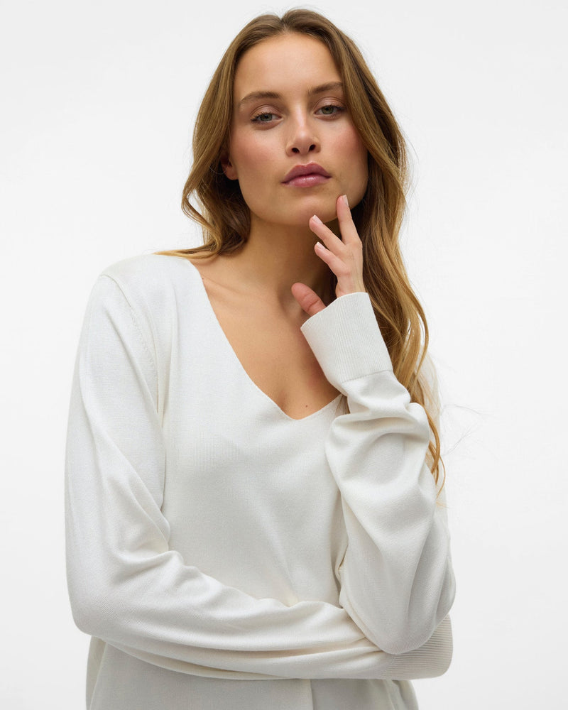 Γυναικείο πουλόβερ Vero Moda V-neck εκρού, κοντινό μπροστά
