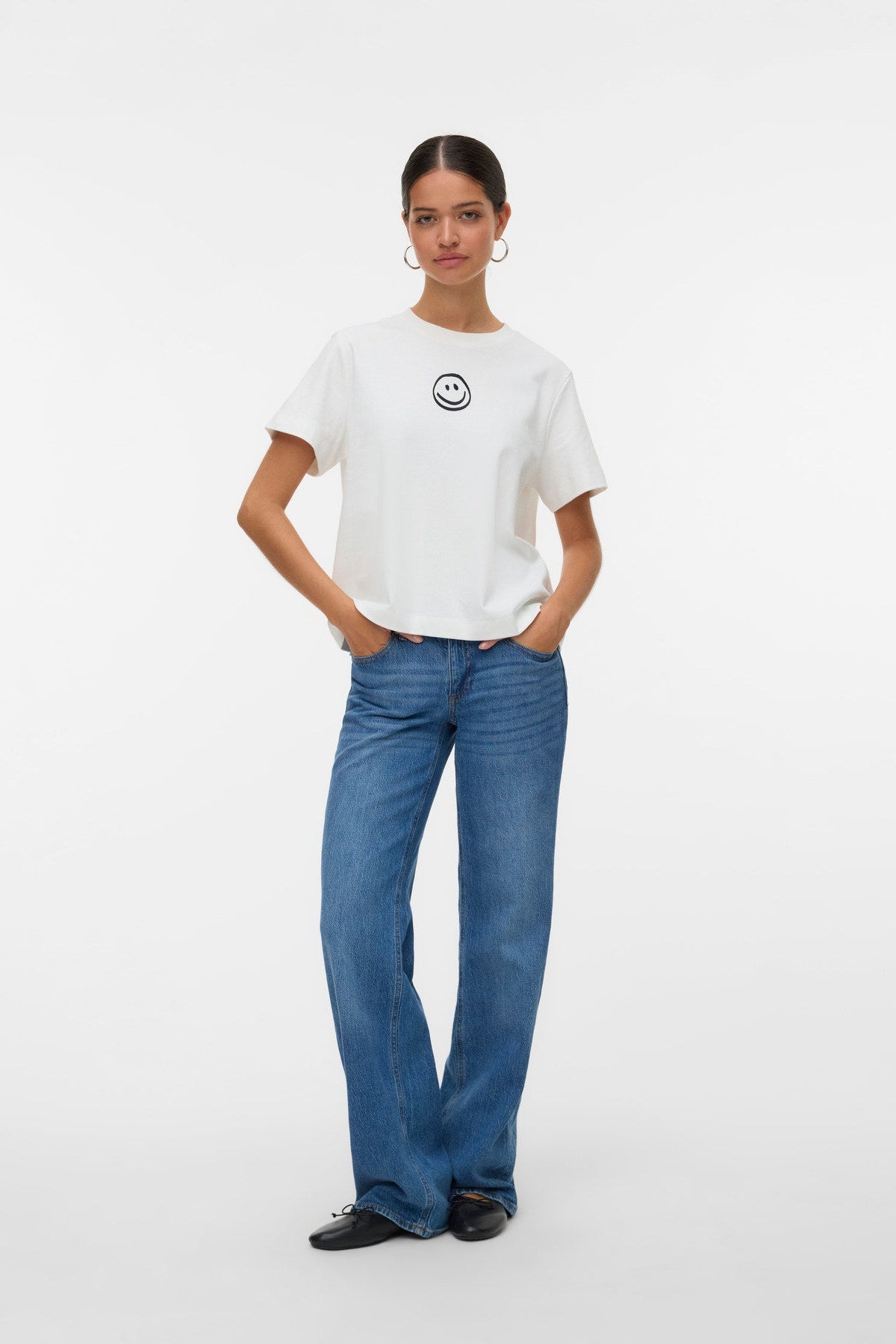 VERO MODA T-shirt Κοντομάνικο Οργανικό Βαμβάκι Smile Print Λευκό ολόσωμη εμφάνιση