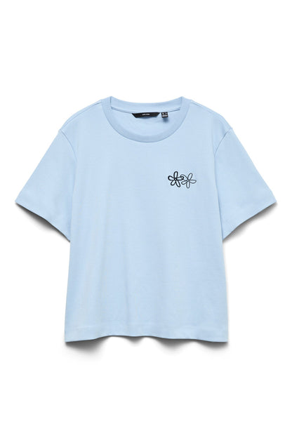 γαλάζιο t-shirt Vero Moda με μικρό flower print στο στήθος μπροστινή όψη
