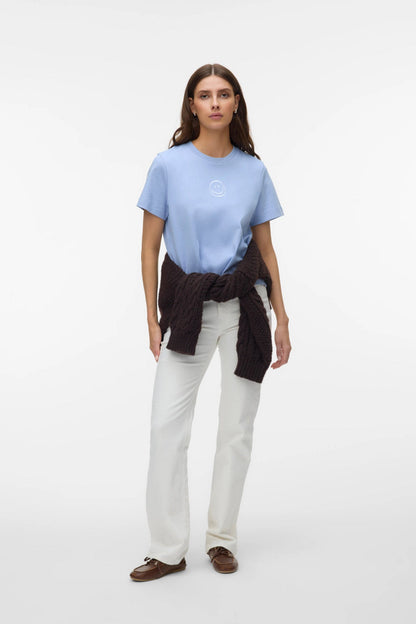 γυναικείο t-shirt vero moda γαλάζιο με smile print σε look outfit
