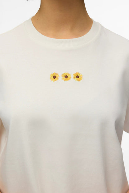 λευκό t-shirt με sunflower print λεπτομέρεια στο στήθος
