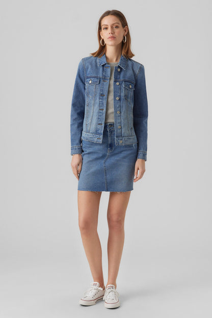 VERO MODA τζιν μπουφάν κλασσική γραμμή medium blue denim - full body μπροστά