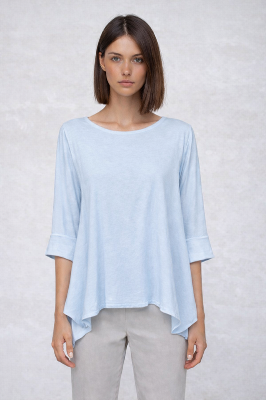 Wendy Trendy Γυναικεία ασύμμετρη μπλούζα από βαμβακερό ύφασμα σε γαλάζιο χρώμα με πλαϊνά ανοίγματα  μπροστινή όψη