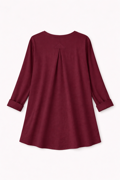 Wendy Trendy Γυναικεία ασύμμετρη μπλούζα από βαμβακερό ύφασμα σε μπορντό χρώμα με κουφόπιετα στη μέση της πλάτης πίσω όψη λεπτομέρεια κουφόπιετας