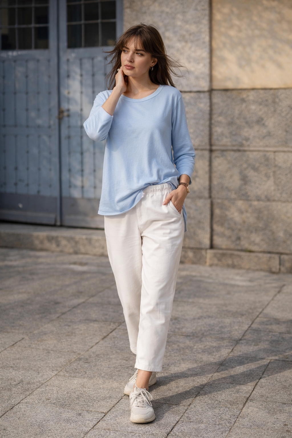 Wendy Trendy  Γυναικεία ασύμμετρη μπλούζα από βαμβακερό ύφασμα σε γαλάζιο χρώμα με κουφόπιετα στη μέση της πλάτης πίσω όψη