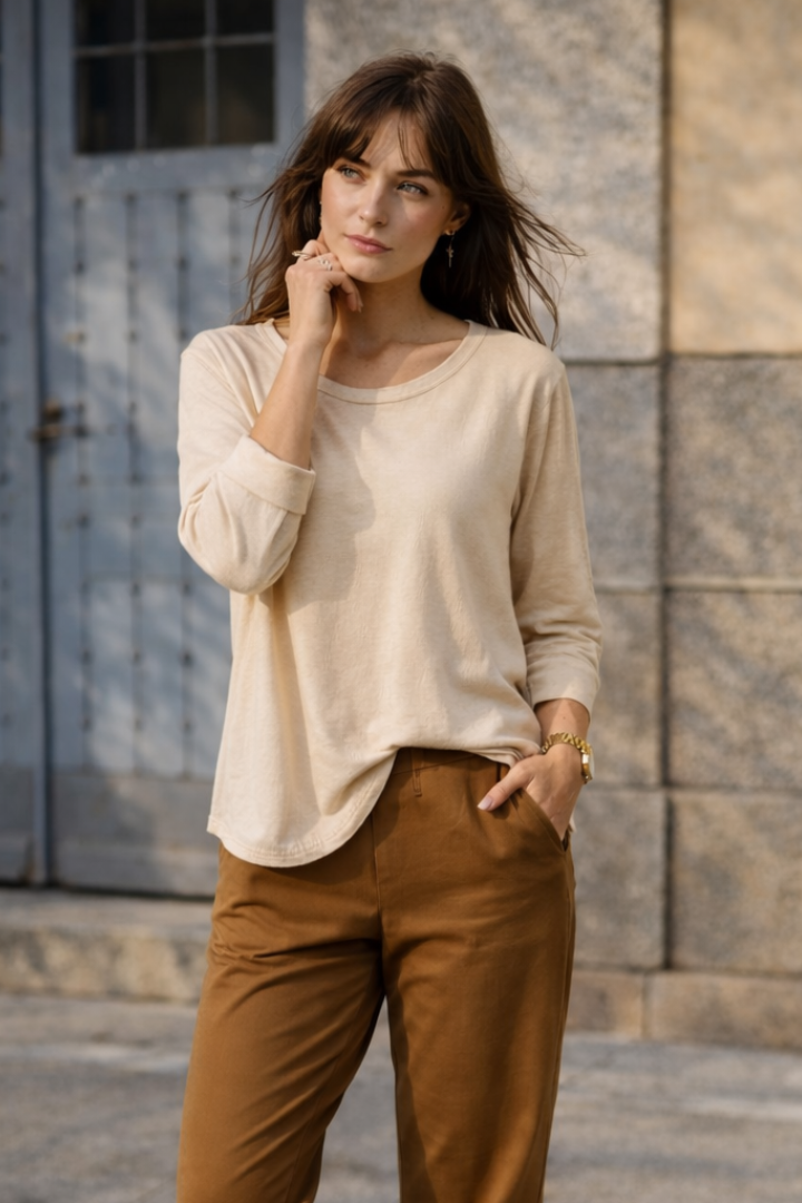 Wendy Trendy Γυναικεία ασύμμετρη μπλούζα από βαμβακερό ύφασμα σε μπεζ χρώμα με κουφόπιετα στη μέση της πλάτης