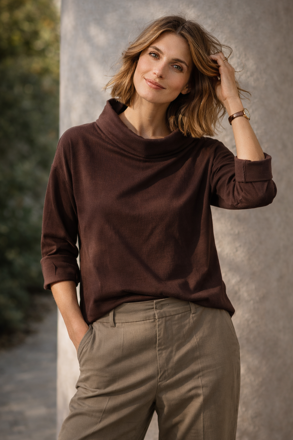 Wendy Trendy ασύμμετρη μπλούζα καφέ Punto Milano με ψηλό γιακά μπροστινή όψη