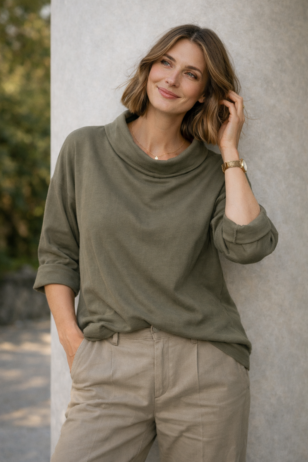 Wendy Trendy γυναικεία ασύμμετρη μπλούζα λαδί Punto Milano με ψηλό γιακά μπροστινή όψη