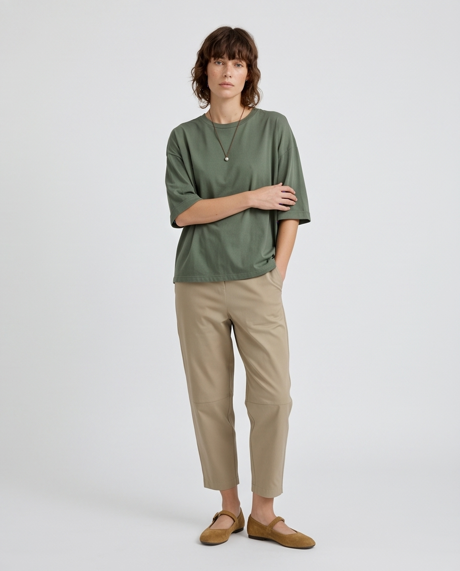 Γυναικεία χακί oversized μπλούζα με στρογγυλή λαιμόκοψη, χαλαρή σιλουέτα, πλάγια όψη
